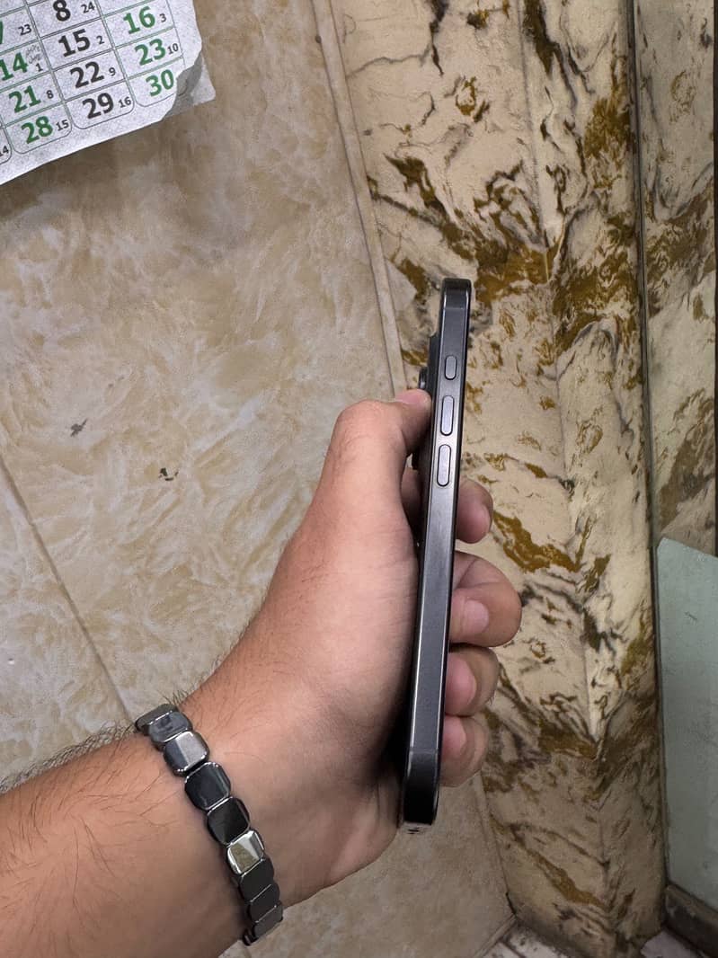 Iphone 16 pro 3