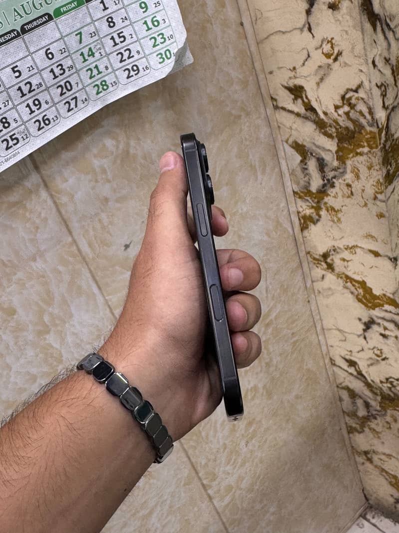 Iphone 16 pro 4