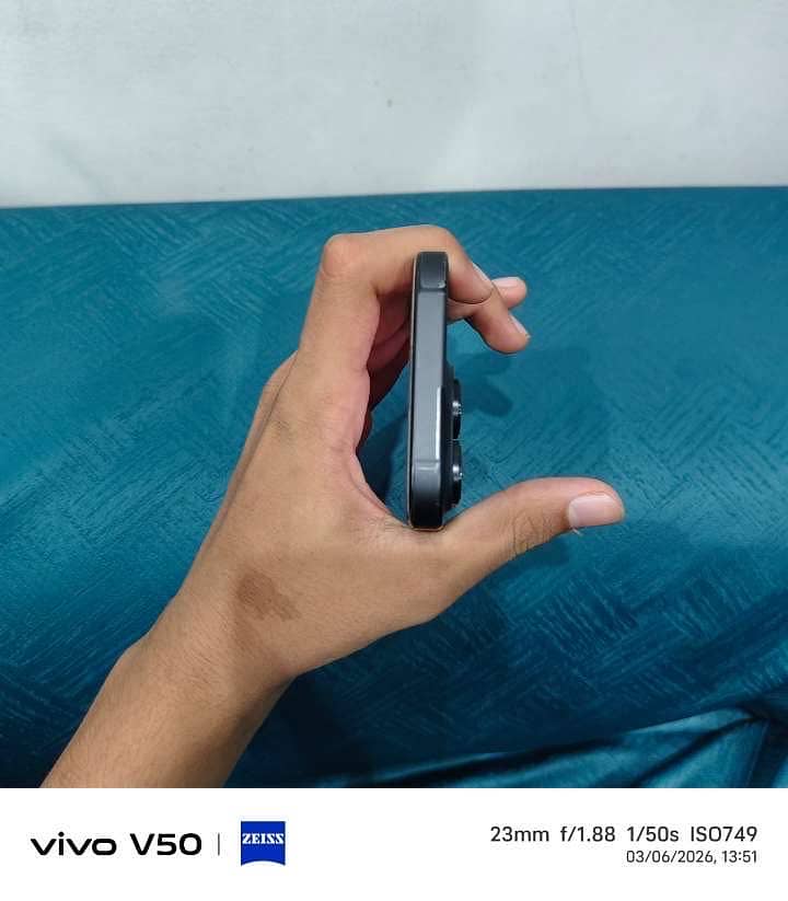 Apple iPhone 16 Pro 2