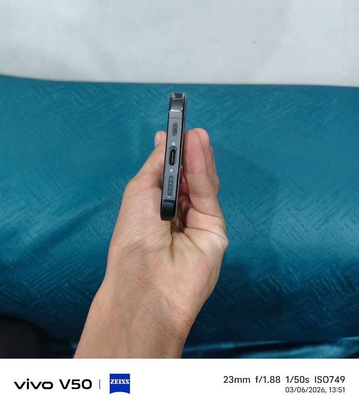 Apple iPhone 16 Pro 4