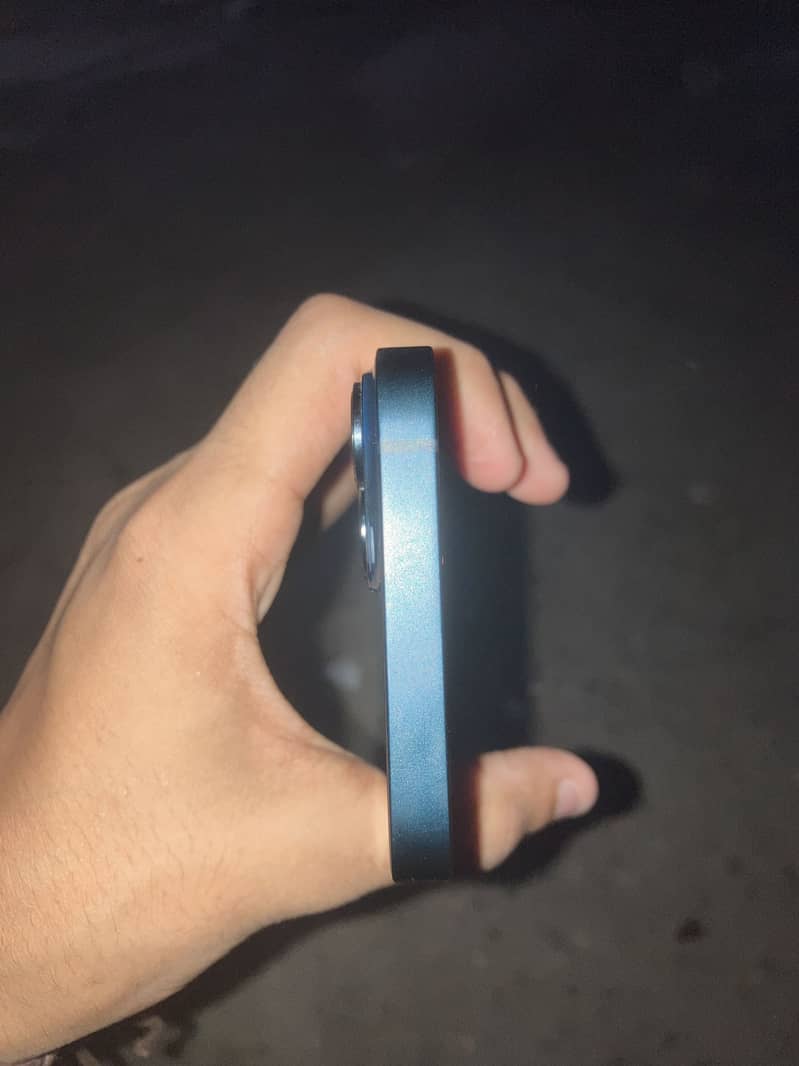 Apple iPhone 14 3