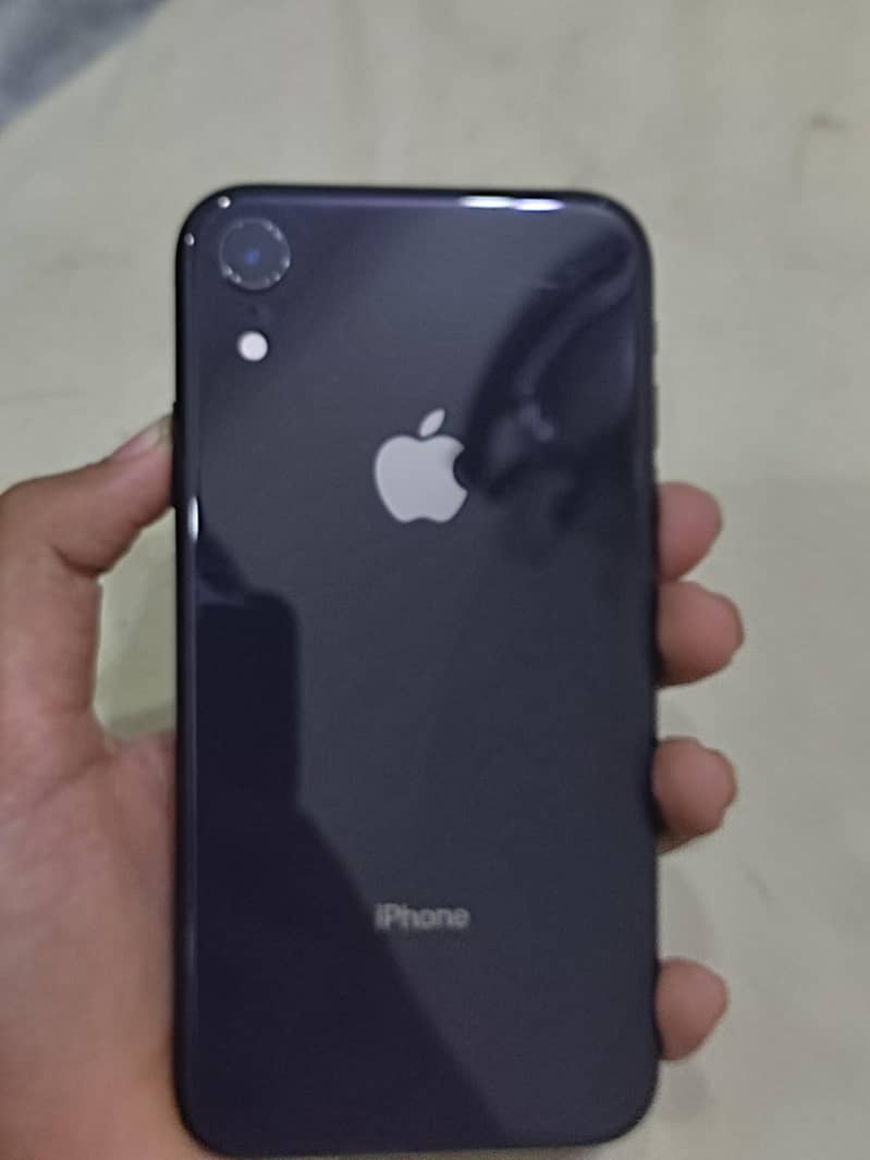 Apple iPhone XR 7