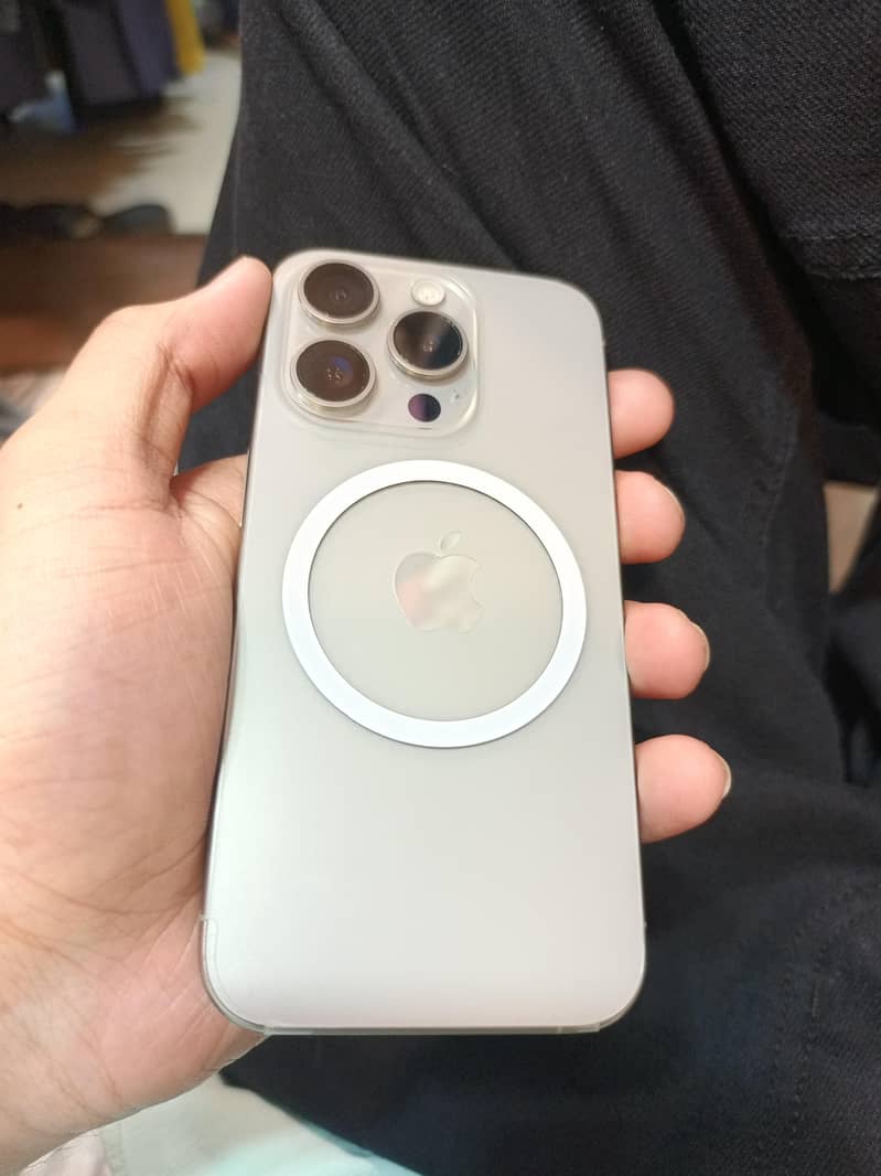 Apple iPhone 15 Pro 0