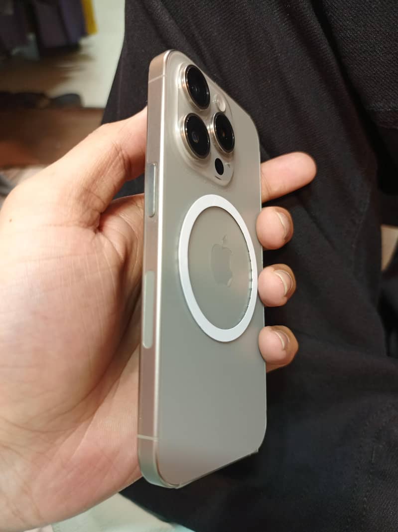 Apple iPhone 15 Pro 2