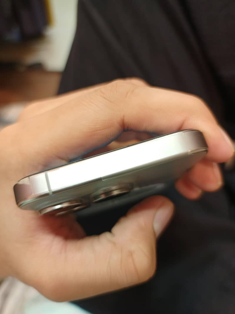 Apple iPhone 15 Pro 3