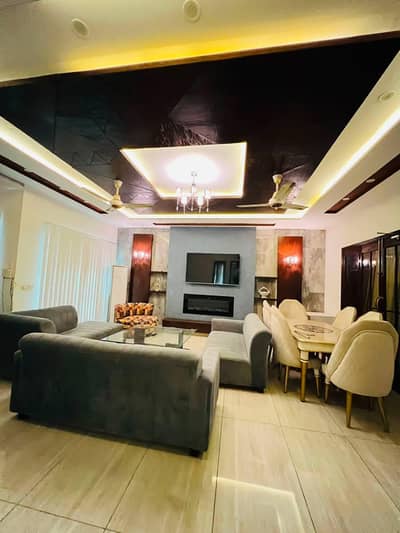 1 kanal fully furnished floor available Daily