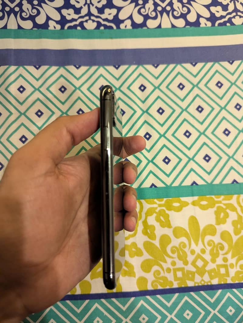 Apple iPhone X 3