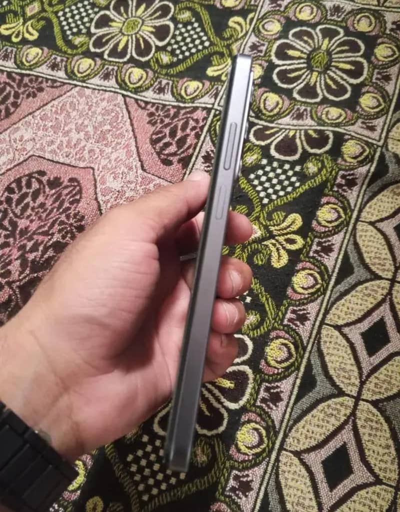 Realme C75 1