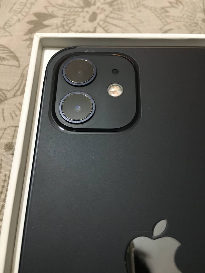 Apple iPhone 12 4