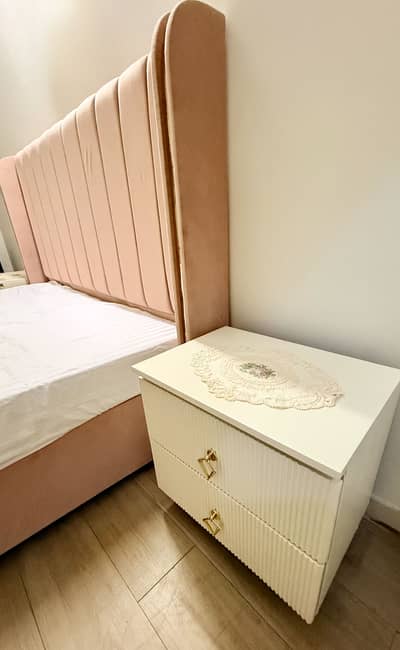 Bed Set for sale urgently.