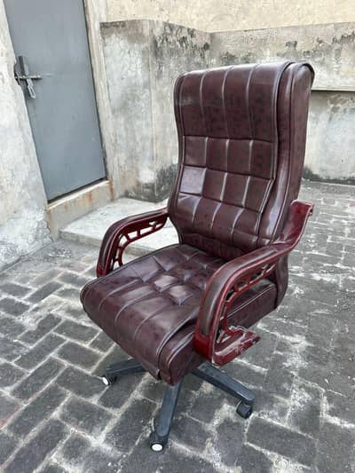 I'm selling my office items