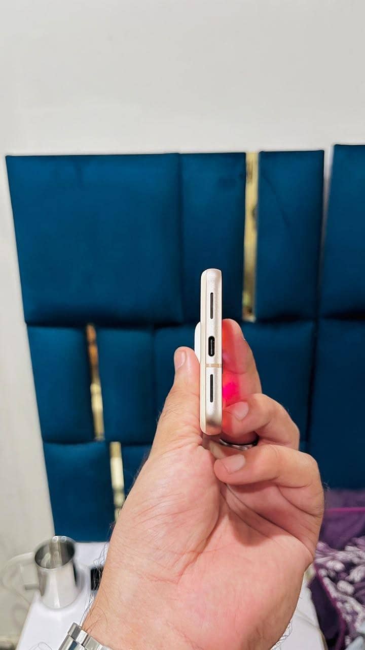 Google Pixel 8 4