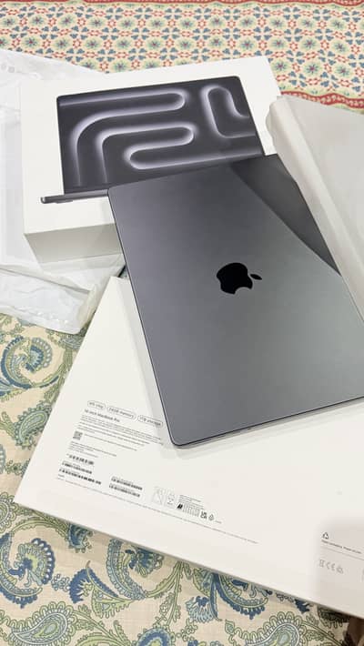 Apple MacBook Pro M5 14inch 24gb /1TB Excellent condition