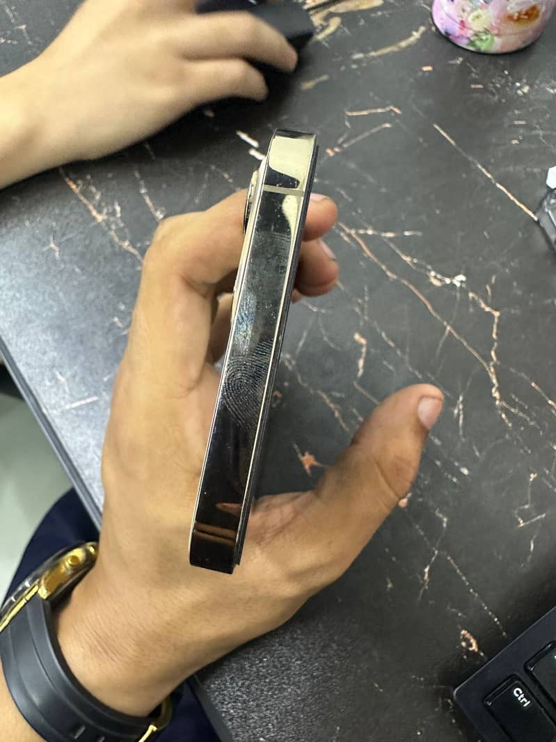 Apple iPhone 12 Pro Max 5