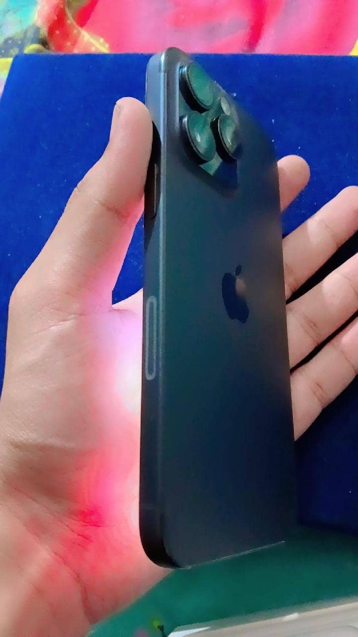 Apple iPhone 15 Pro Max 3