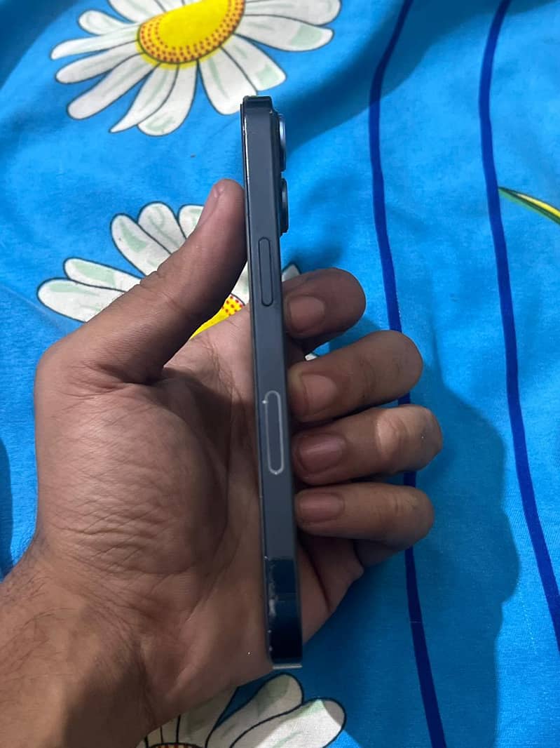 Apple iPhone 13 1