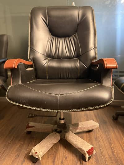 office chairs /office furniture available in good condition