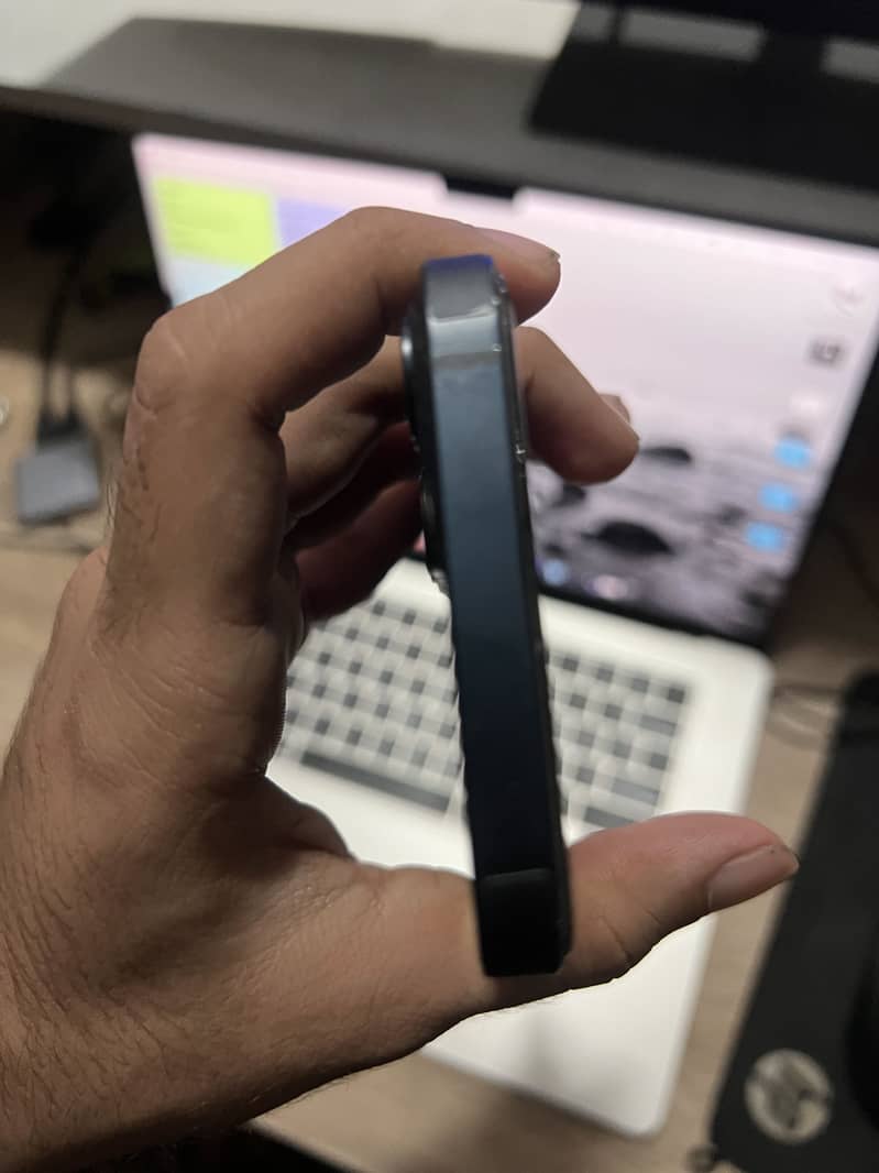 Apple iPhone 13 4