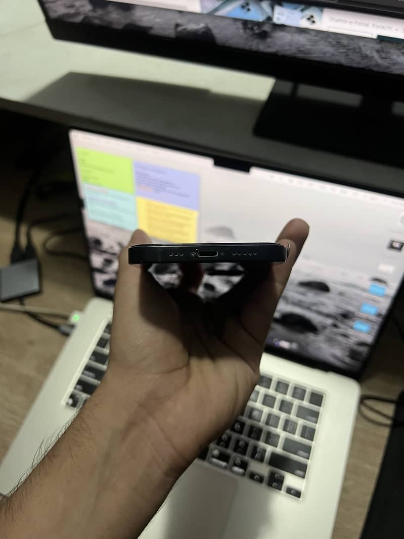 Apple iPhone 13 5