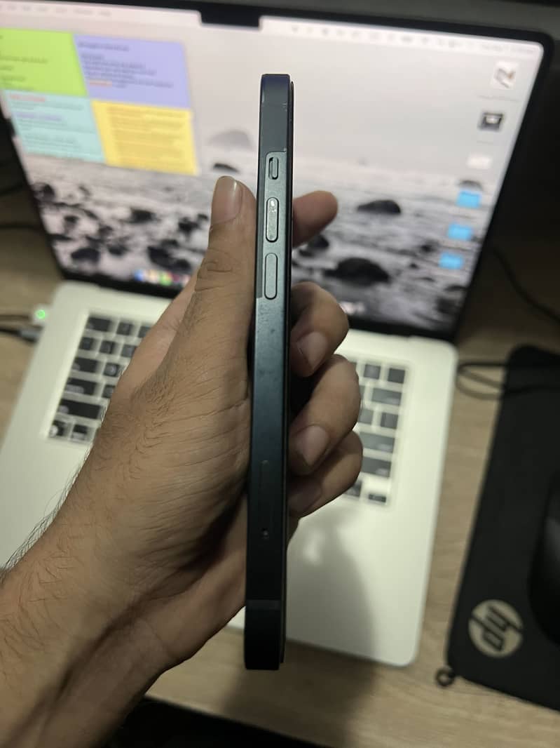 Apple iPhone 13 6