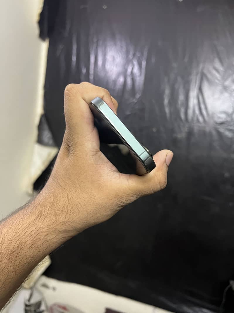Apple iPhone 13 Pro 3