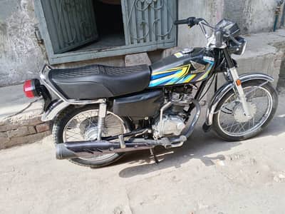 Honda 125 26 modal Black Lovers