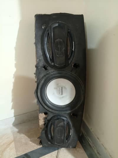 one woofer and 2 spikers with box  urgent sale need a Cash