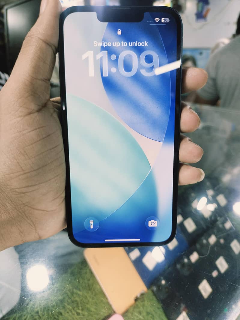 Apple iPhone 13 2