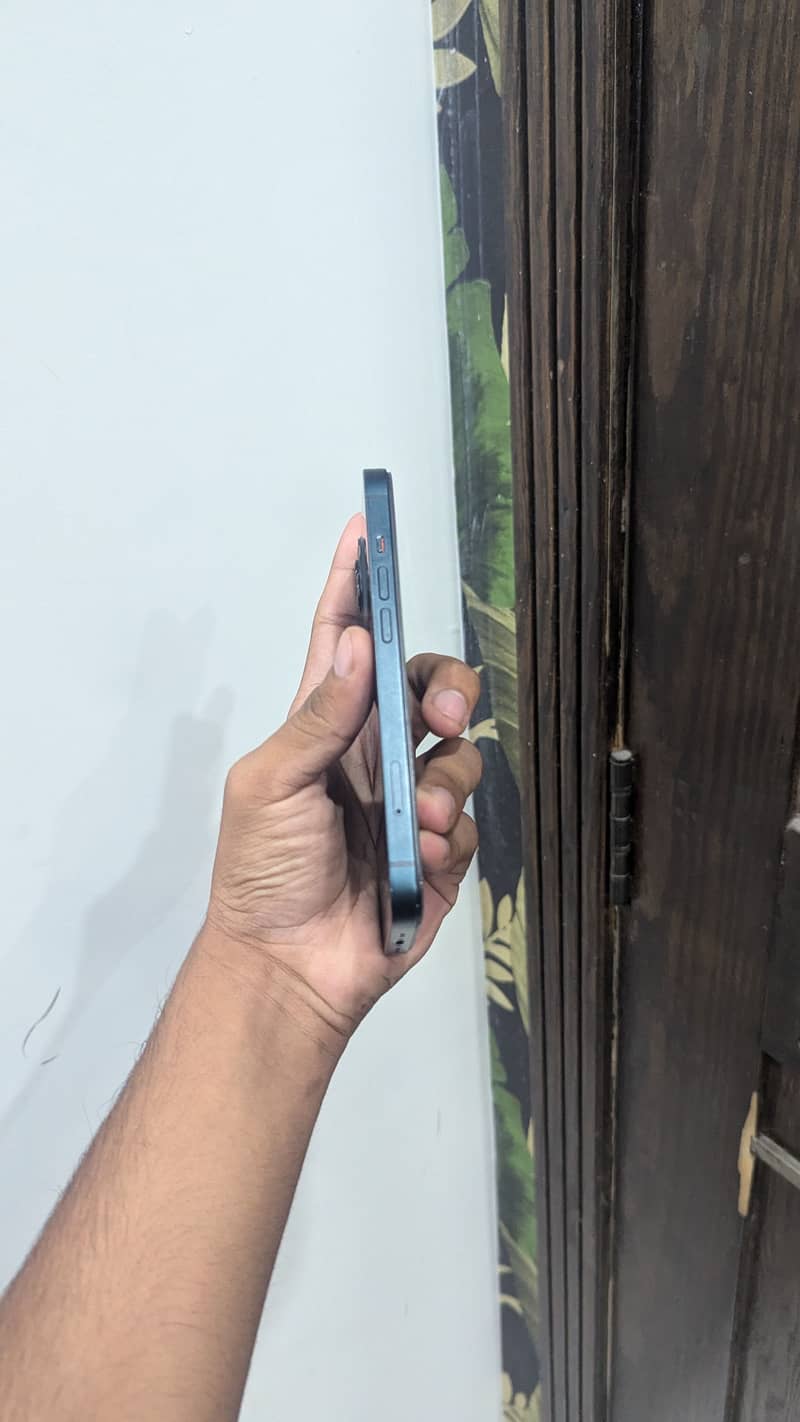Apple iPhone 13 6