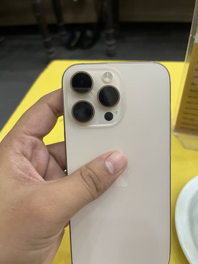 Apple iPhone 16 Pro Max 3