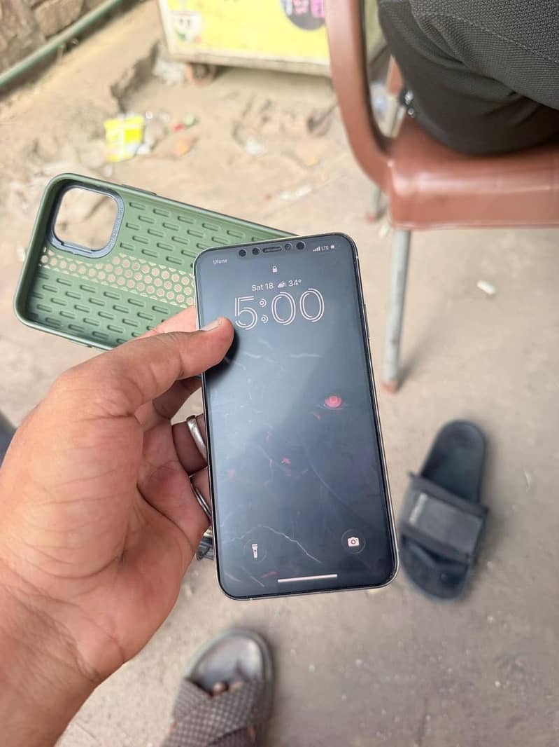 Apple iPhone 11 Pro Max 6