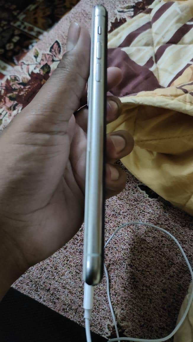 Apple iPhone 11 Pro Max 7