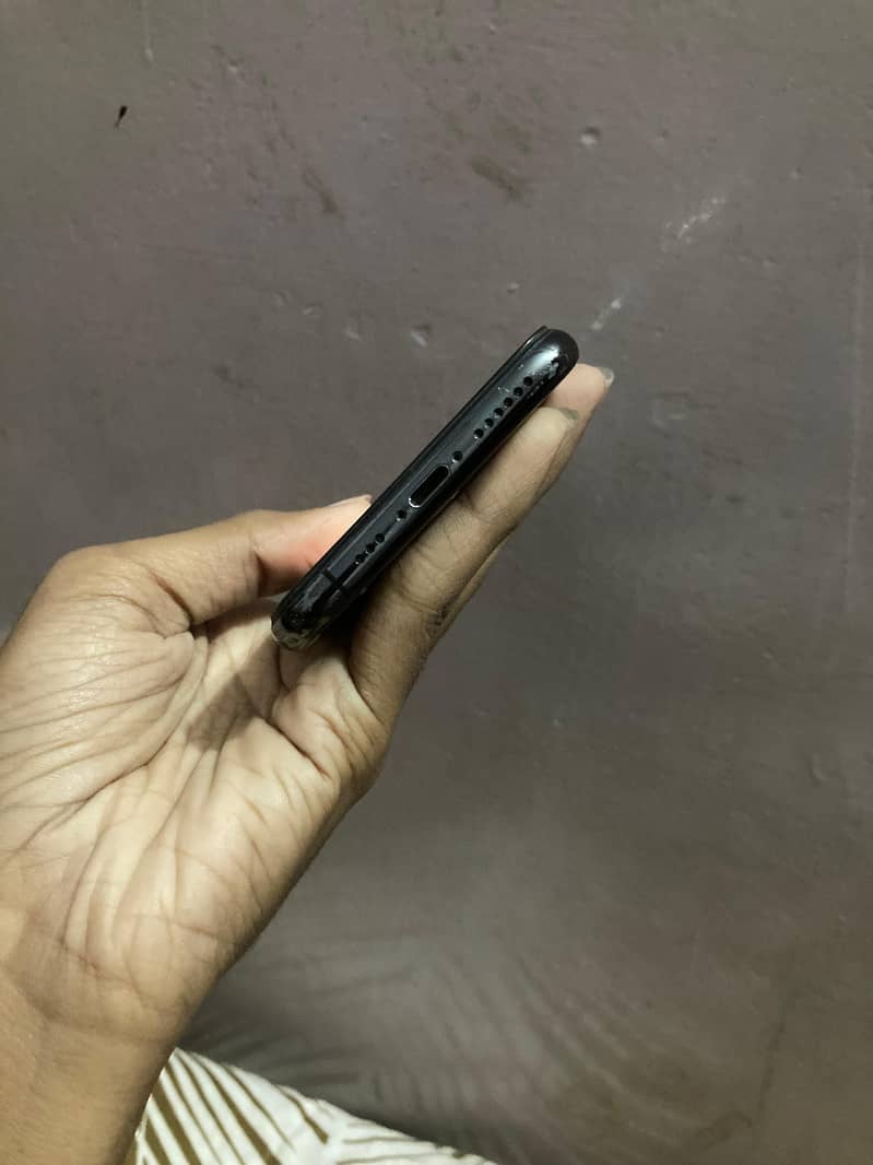 Apple iPhone XS 4