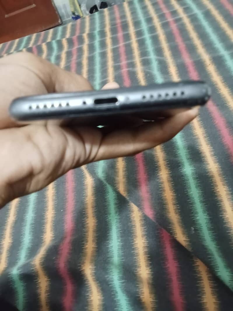 Apple iPhone 8 3
