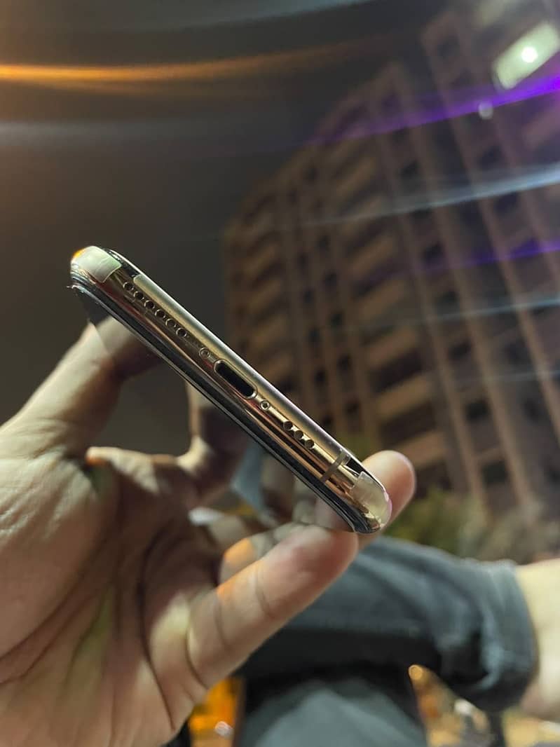 Apple iPhone 11 Pro 4