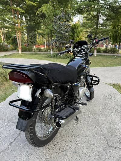 Suzuki GS 150 Black