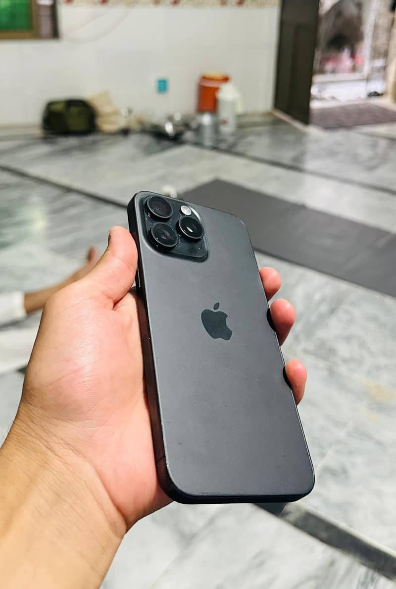 iPhone 15 Pro Max 2
