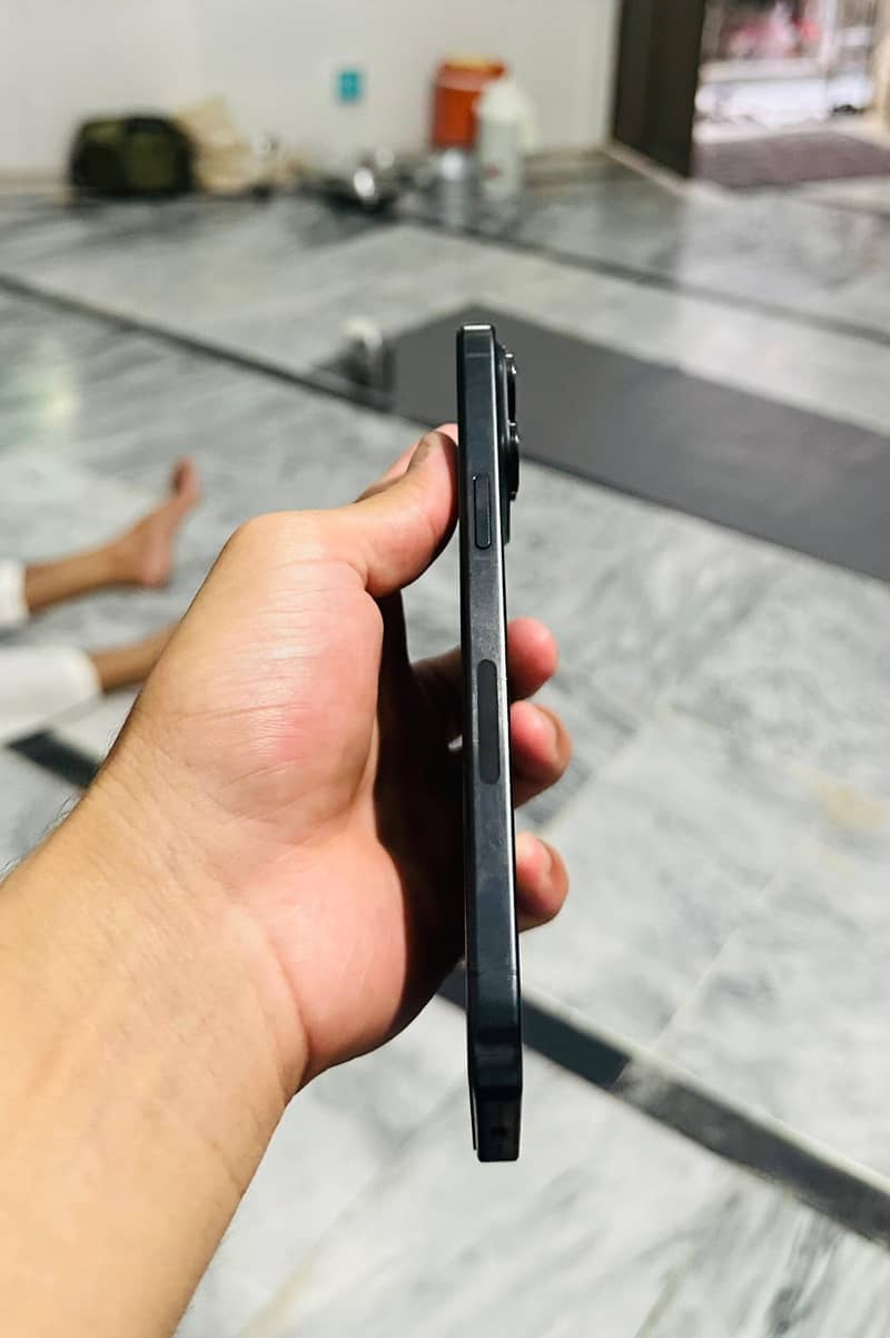 iPhone 15 Pro Max 5