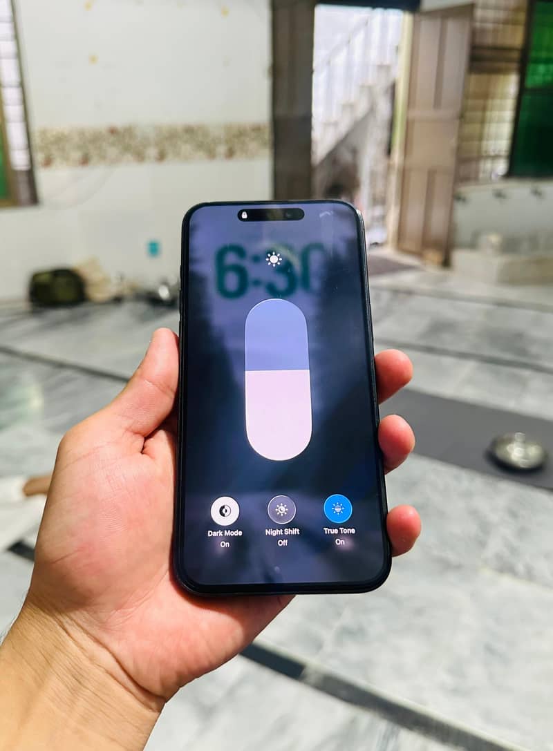 iPhone 15 Pro Max 6