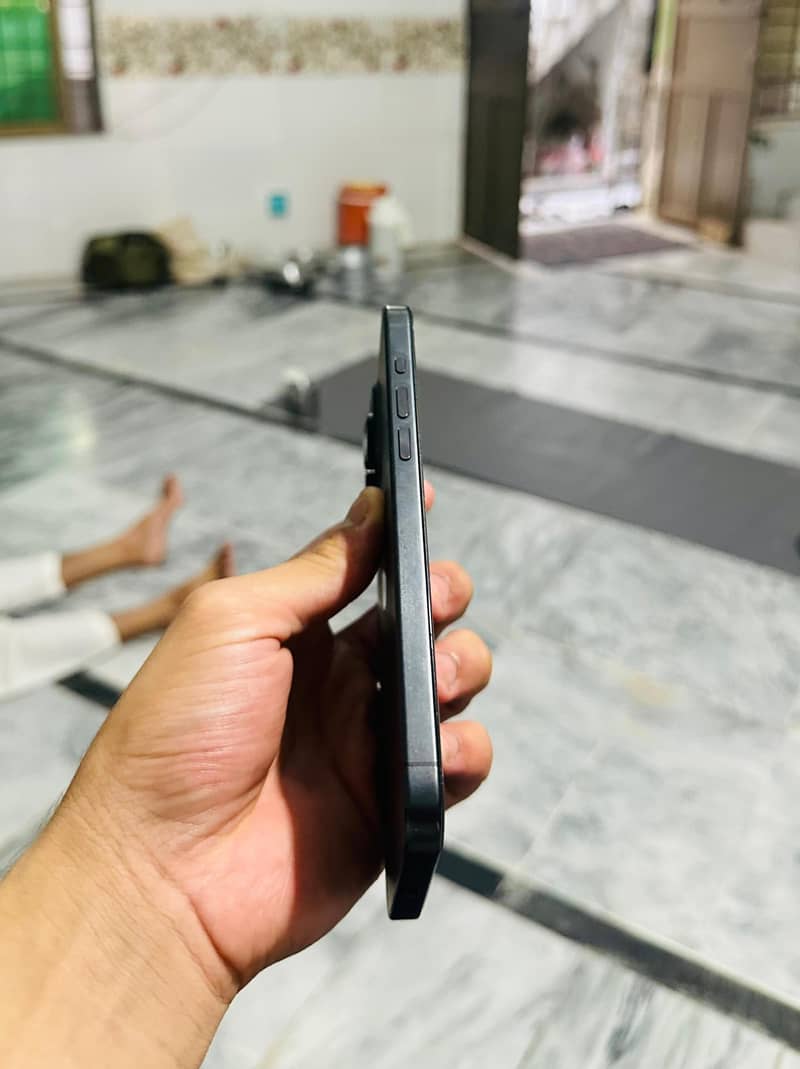 iPhone 15 Pro Max 8