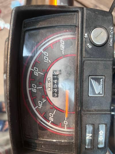 Honda CD 70 for sell 3500 kilo meter Chali h totally genuine ha sub