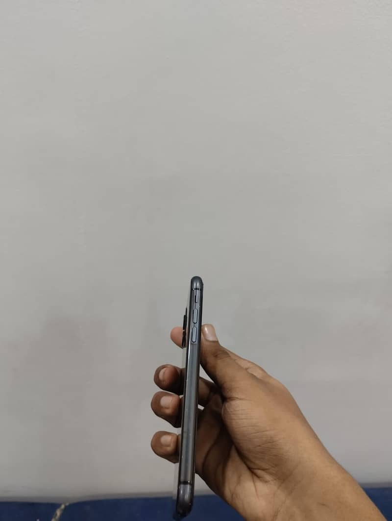 Apple iPhone 11 3