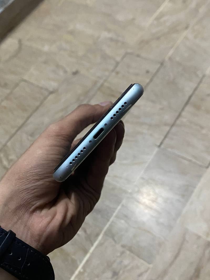 Apple iPhone 11 5