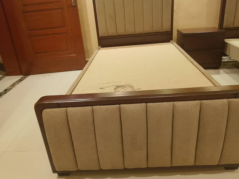 Single Bed With Centre Table 1