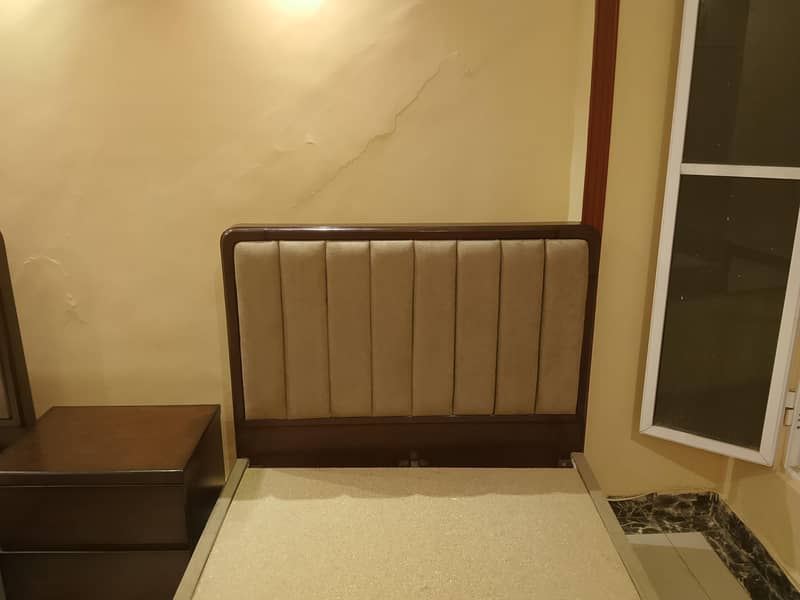 Single Bed With Centre Table 4