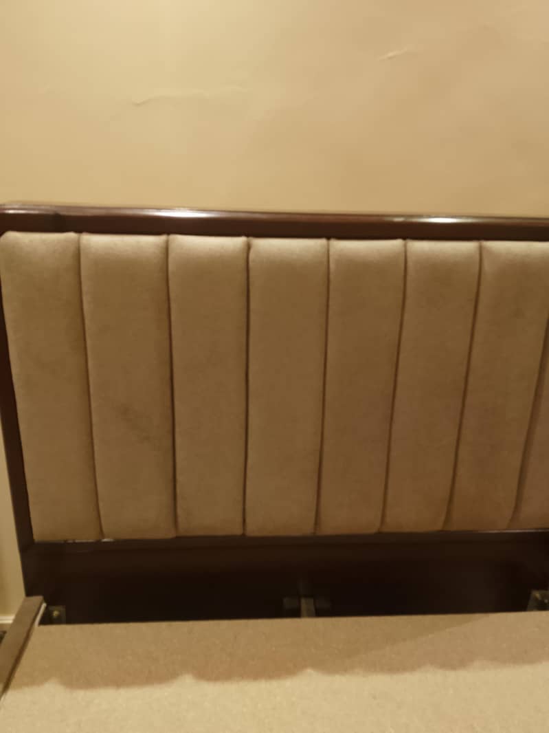 Single Bed With Centre Table 7