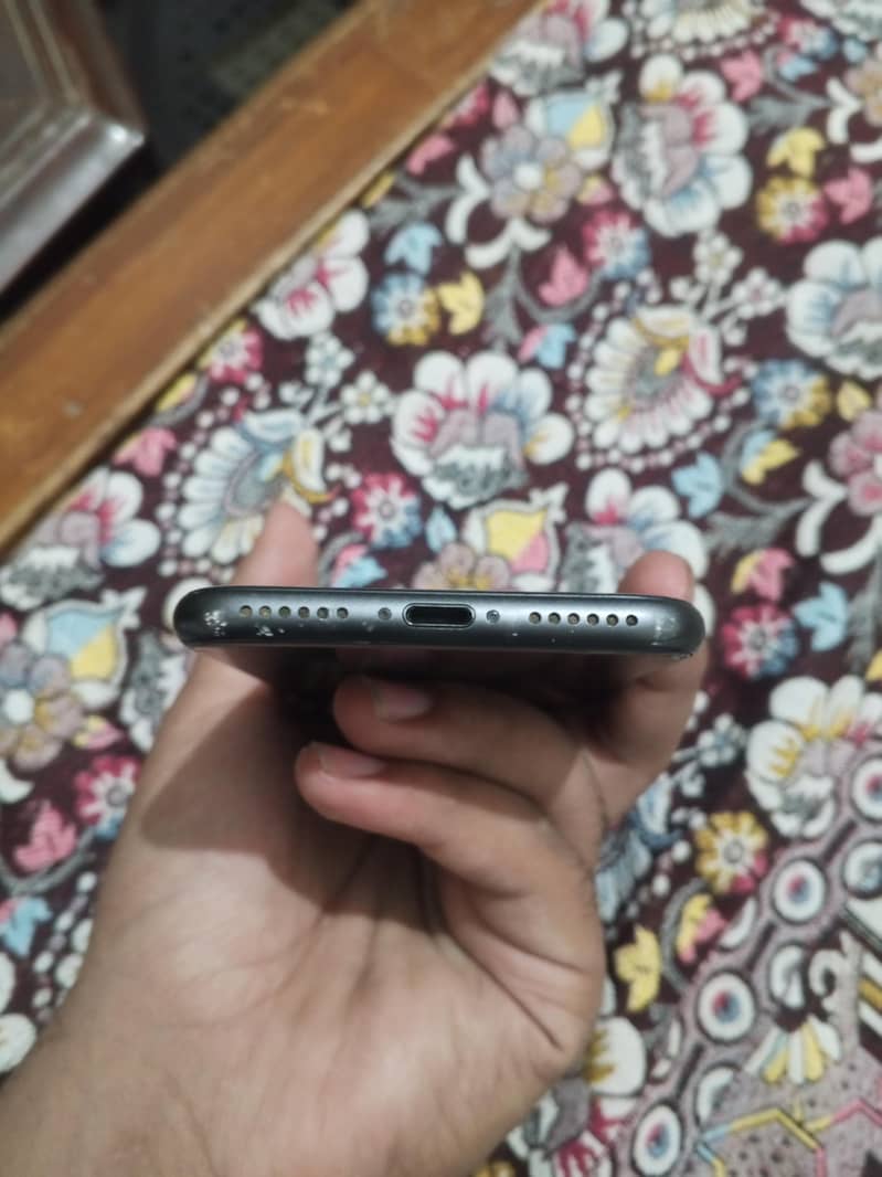 Apple iPhone 8 4