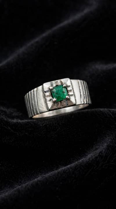 Emerald Zamurd Ring