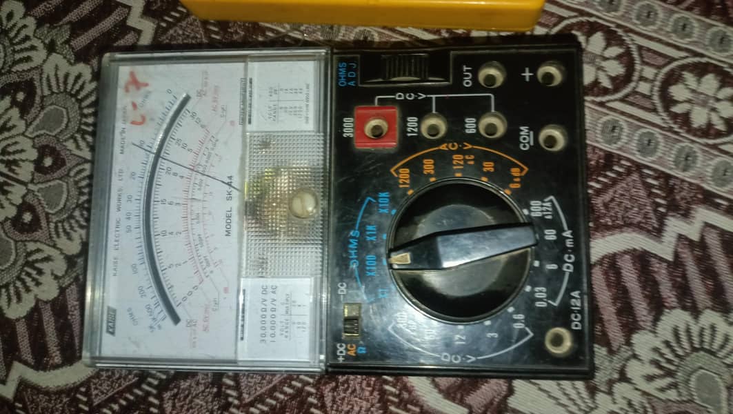 2 multimeters analog digital 1