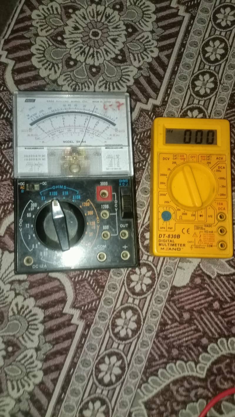 2 multimeters analog digital 2